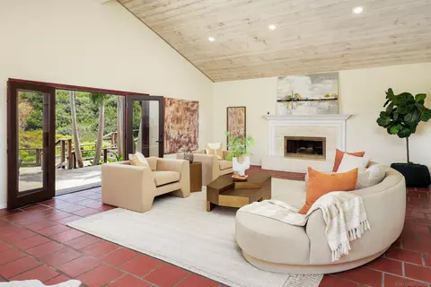 Living - 2065 Soledad Ave, La Jolla, CA 92037 photo 6 of 12