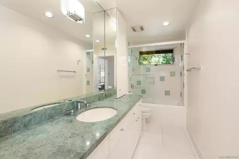 Bath - 2065 Soledad Ave, La Jolla, CA 92037 photo 4 of 4