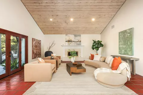 Living - 2065 Soledad Ave, La Jolla, CA 92037 photo 5 of 12