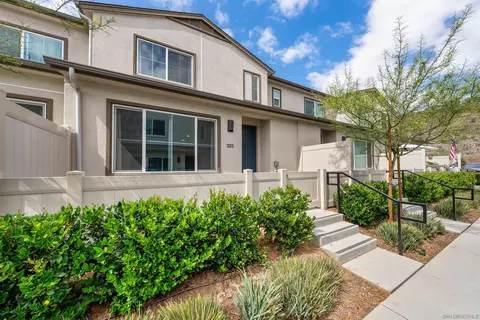323 Satsuma Trl, Fallbrook, CA 92028