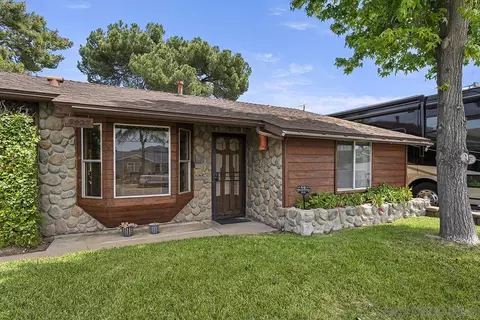 9427 W Heaney Cir, Santee, CA 92071