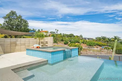 Exterior - 460 Rancho Camino, Fallbrook, CA 92028 photo 7 of 31