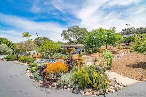 Exterior - 460 Rancho Camino, Fallbrook, CA 92028 photo 24 of 31