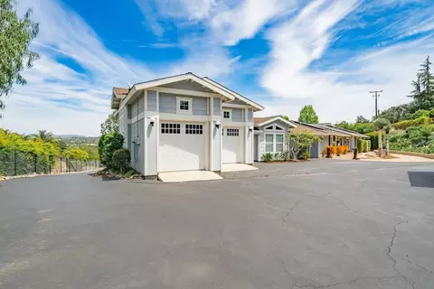Exterior - 460 Rancho Camino, Fallbrook, CA 92028 photo 3 of 31