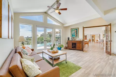 Living - 460 Rancho Camino, Fallbrook, CA 92028 photo 3 of 5