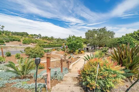 Exterior - 460 Rancho Camino, Fallbrook, CA 92028 photo 29 of 31