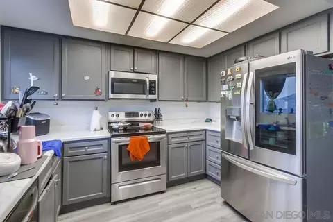 Kitchen - 3433 Los Mochis Way, Oceanside, CA 92056 photo 4 of 5