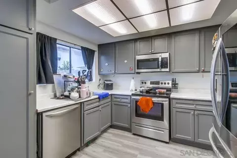 Kitchen - 3433 Los Mochis Way, Oceanside, CA 92056 photo 3 of 5