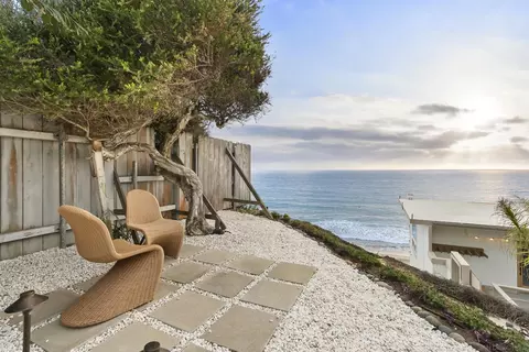Exterior - 430 Moonlight Ln, Encinitas, CA 92024 photo 2 of 7