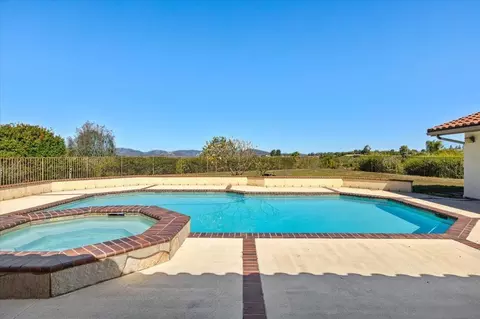 Exterior - 17648 Valle Verde Rd, Poway, CA 92064 photo 4 of 11
