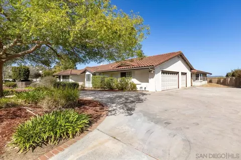 Exterior - 17648 Valle Verde Rd, Poway, CA 92064 photo 1 of 11