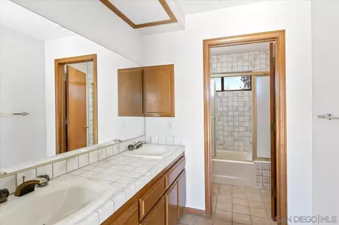 Bath - 17648 Valle Verde Rd, Poway, CA 92064 photo 4 of 4