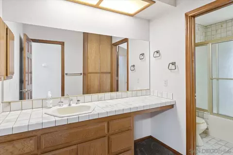 Bath - 17648 Valle Verde Rd, Poway, CA 92064 photo 3 of 4