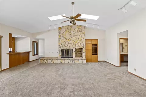 Living - 17648 Valle Verde Rd, Poway, CA 92064 photo 3 of 7