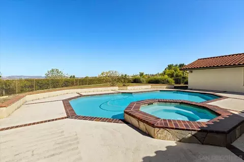 Exterior - 17648 Valle Verde Rd, Poway, CA 92064 photo 5 of 11