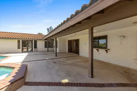Exterior - 17648 Valle Verde Rd, Poway, CA 92064 photo 10 of 11