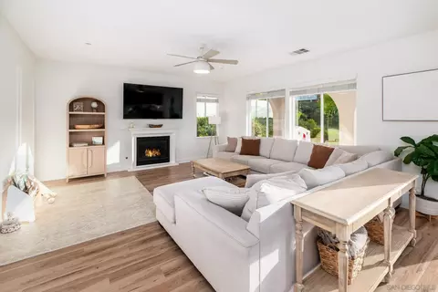 Living - 44297 Marcelina Ct, Temecula, CA 92592 photo 3 of 5