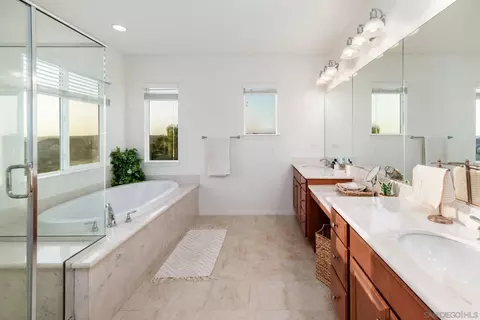 Bath - 44297 Marcelina Ct, Temecula, CA 92592 photo 2 of 4