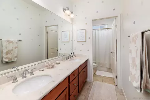Bath - 44297 Marcelina Ct, Temecula, CA 92592 photo 4 of 4