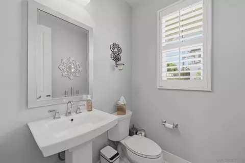 Bath - 676 Manzanita Ln, Encinitas, CA 92024 photo 1 of 5