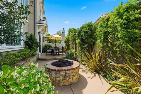 Exterior - 676 Manzanita Ln, Encinitas, CA 92024 photo 6 of 7