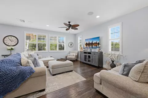 Living - 676 Manzanita Ln, Encinitas, CA 92024 photo 1 of 3