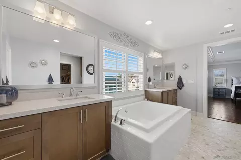 Bath - 676 Manzanita Ln, Encinitas, CA 92024 photo 5 of 5