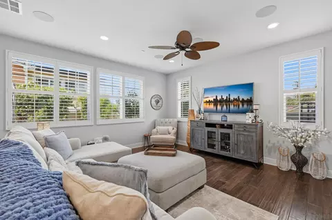Living - 676 Manzanita Ln, Encinitas, CA 92024 photo 3 of 3