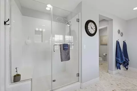 Bath - 676 Manzanita Ln, Encinitas, CA 92024 photo 4 of 5