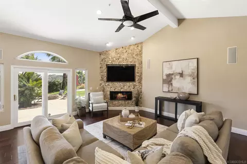 Living - 14998 Budwin Ln, Poway, CA 92064 photo 3 of 5