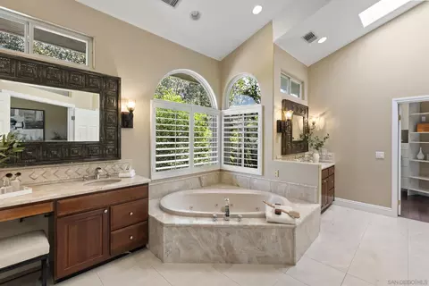 Bath - 14998 Budwin Ln, Poway, CA 92064 photo 1 of 1