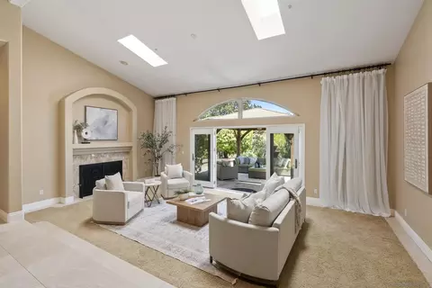Living - 14998 Budwin Ln, Poway, CA 92064 photo 2 of 5