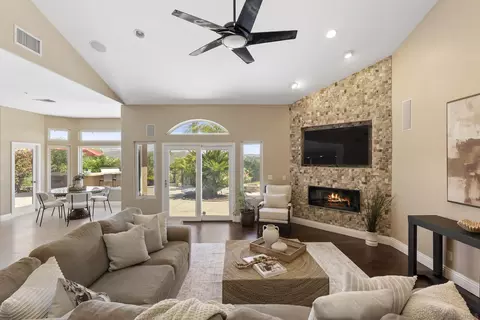 Living - 14998 Budwin Ln, Poway, CA 92064 photo 4 of 5