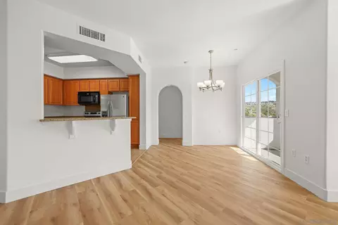 Living - 2708 Lake Pointe #209, Spring Valley, CA 91977 photo 4 of 5