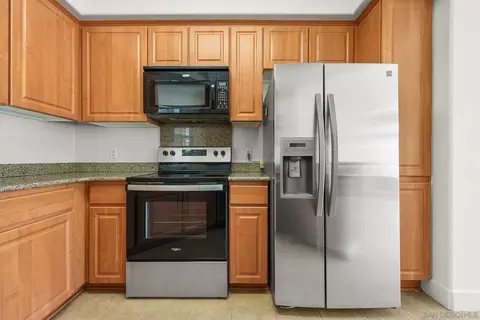 Kitchen - 2708 Lake Pointe #209, Spring Valley, CA 91977 photo 3 of 5