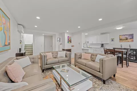 8963 Caminito Fresco, La Jolla, CA 92037