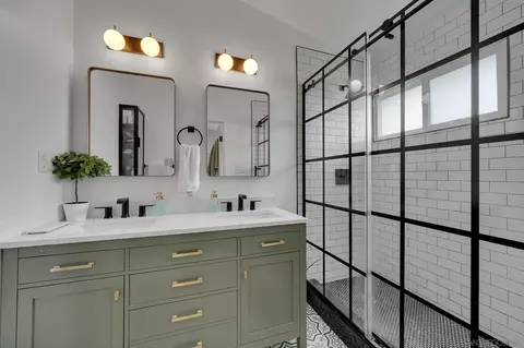 Bath - 5985 Zora, La Mesa, CA 91942 photo 2 of 2