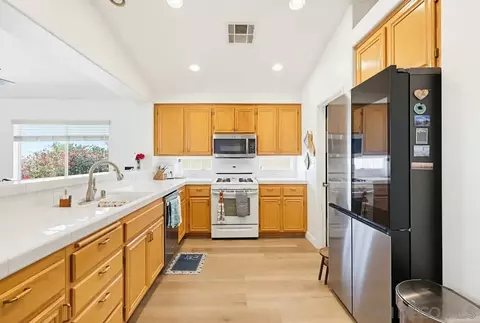 Kitchen - 2501 Columbine Dr, Alpine, CA 91901 photo 2 of 3