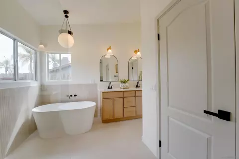Bath - 1912 Andrews Ct, Oceanside, CA 92054 photo 3 of 12