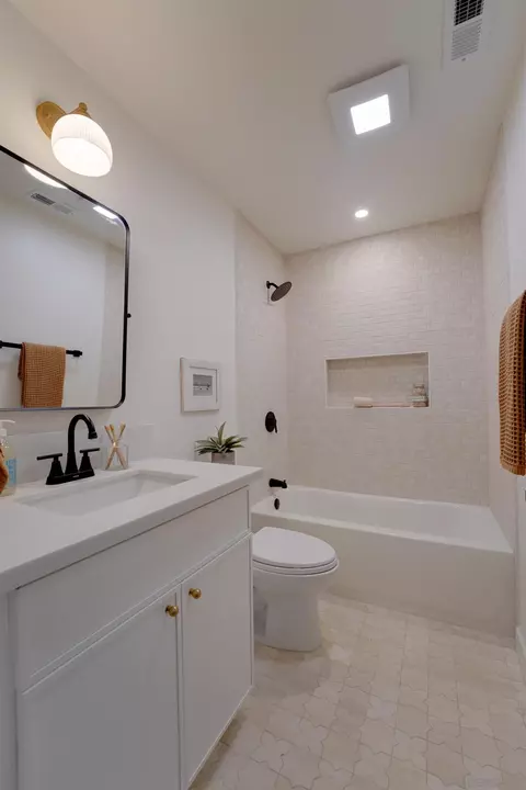 Bath - 1912 Andrews Ct, Oceanside, CA 92054 photo 2 of 12