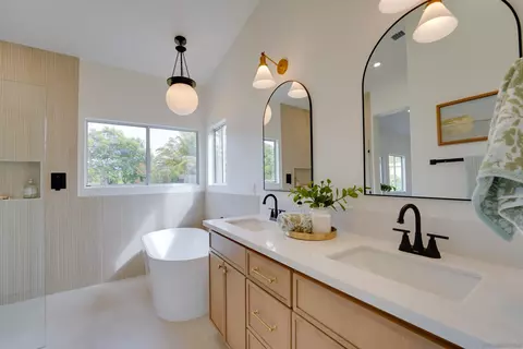 Bath - 1912 Andrews Ct, Oceanside, CA 92054 photo 11 of 12