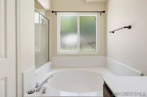 Bath - 2858 Manzanita View Rd, Alpine, CA 91901 photo 2 of 3