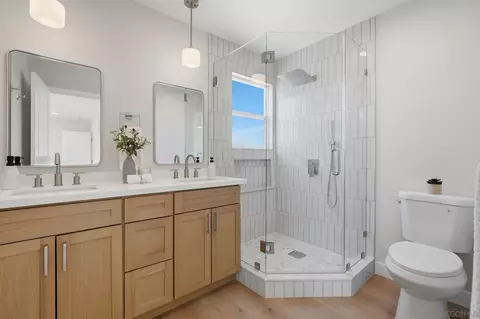 Bath - 14212 Tobiasson Rd, Poway, CA 92064 photo 3 of 4