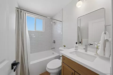 Bath - 14212 Tobiasson Rd, Poway, CA 92064 photo 4 of 4