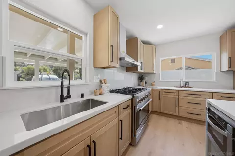 Kitchen - 14212 Tobiasson Rd, Poway, CA 92064 photo 6 of 7