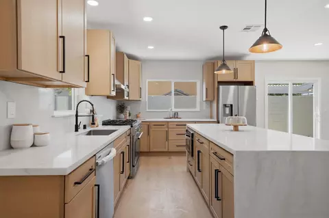 Kitchen - 14212 Tobiasson Rd, Poway, CA 92064 photo 3 of 7