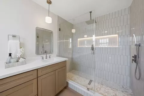 Bath - 14212 Tobiasson Rd, Poway, CA 92064 photo 1 of 4