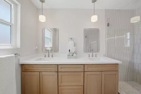 Bath - 14212 Tobiasson Rd, Poway, CA 92064 photo 2 of 4