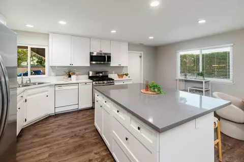 Kitchen - 187 Del Sureno, Fallbrook, CA 92028 photo 2 of 4