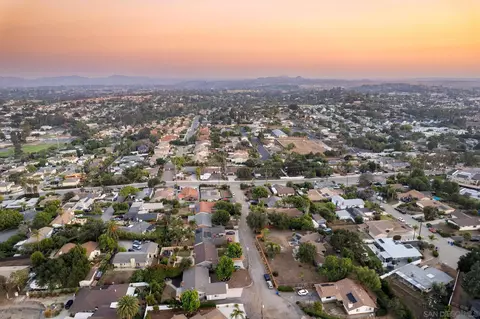 View/Area - 187 Del Sureno, Fallbrook, CA 92028 photo 2 of 4